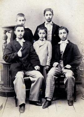 Μιλτιάδης Ζάννος (πάνω αριστερά), Κλεάνθης Ζάννος(πάνω δεξιά), Κωνσταντίνος Ζάννος(κάτω αριστερά)...