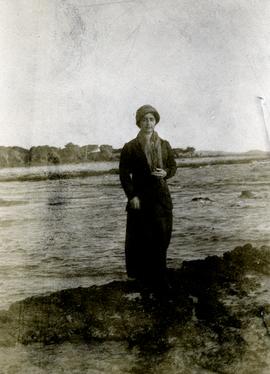 Lucie Ζάννου, Γλυφάδα,  Μάρτιος 1915 1